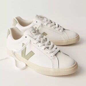 Veja Esplar White Leather Lowtop Sneakers US 6 / EU 37  Extra White / Clay Color
